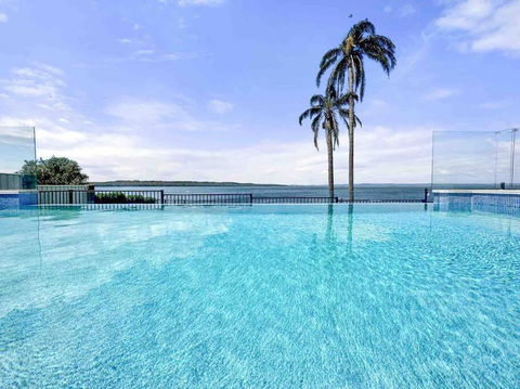 Panoramic Lakefront 6 BDRM Villa - Perths Hotel 3