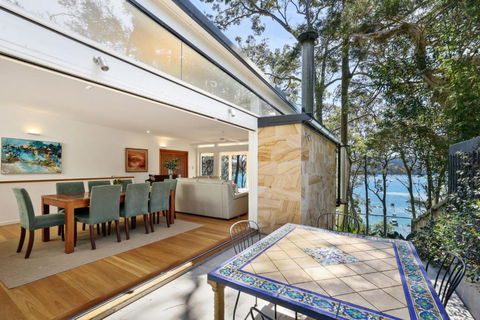 Paradise Villa - Pittwater Views - Perths Hotel 0