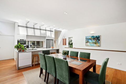 Paradise Villa - Pittwater Views - Perths Hotel 1