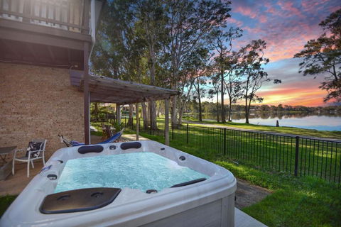 Parkway Lakehouse - Perths Hotel 1
