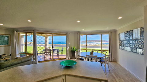 Pelican Shore Villa 5 - Kalbarri WA - Perths Hotel 2