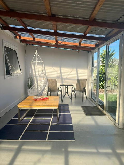 Penguin Paradise Beach House - Perths Hotel 1
