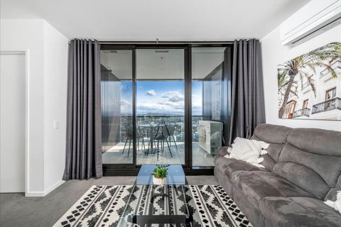 Penthouse Apartment In Belconnen - Perths Hotel 3