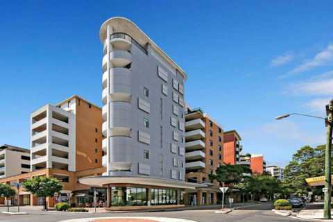 Penthouse In Rockdale CBD - Perths Hotel 0