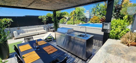 Penthouse Perfection With Private Rooftop Pool - Perths Hotel 2