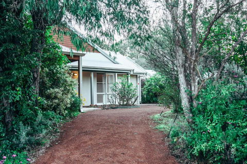 Peppy Tree Bungalow - Perths Hotel 0