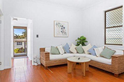 Perfect Cooee Bay Beach Getaway! - Perths Hotel 0