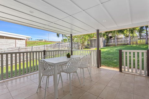 Perfect Cooee Bay Beach Getaway! - Perths Hotel 2