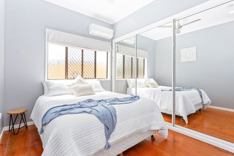 Perfect Cooee Bay Beach Getaway! - Perths Hotel 3