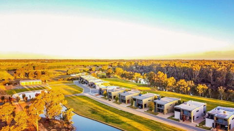 Perricoota Waters - Echuca Holiday Homes - Perths Hotel 2