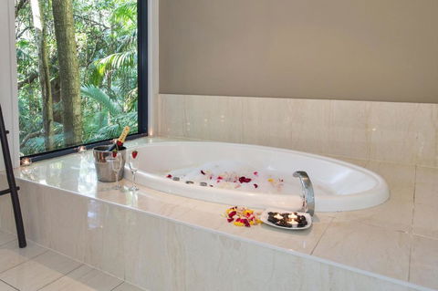 Pethers Rainforest Retreat - Perths Hotel 2