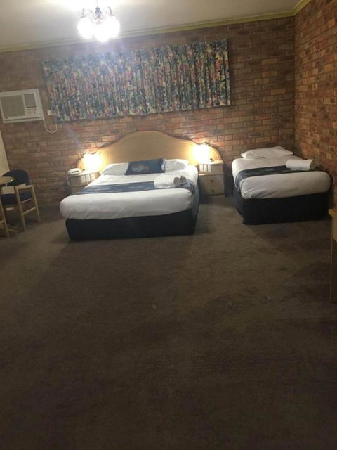 Pines Country Club Motor Inn - Perths Hotel 3