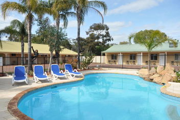 Pinjarra Resort with Perths Hotel