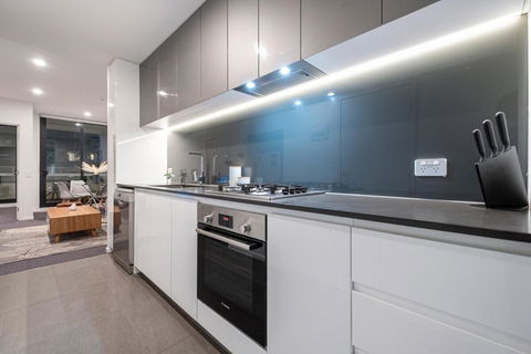 Pleasant &bright 2br2ba Apt Footscray Pool - Perths Hotel 3