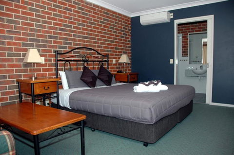 Poachers Paradise - Perths Hotel 1