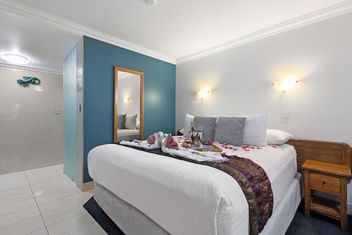 Point Samson Resort with Perths Hotel