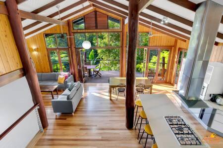 Pole Home In Paradise @ Kuranda - Perths Hotel 2