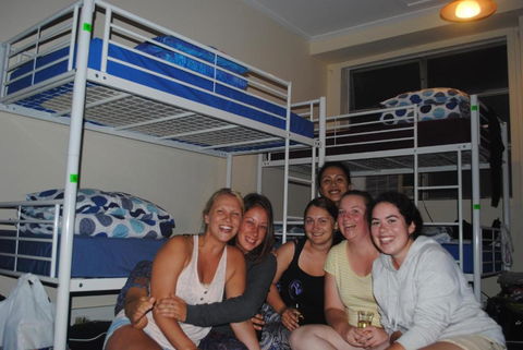 Port Adelaide Backpackers - Perths Hotel 2