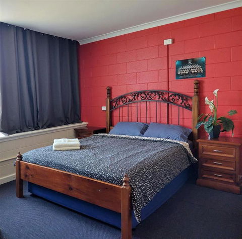 Port Adelaide Backpackers - Perths Hotel 0