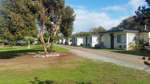 Port Lincoln Caravan Park - Perths Hotel 1