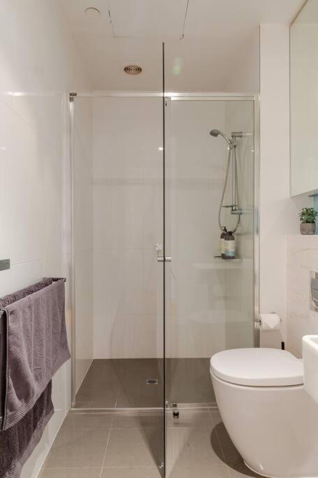 PORT MELBOURNE - A Stay At The Bay - Perths Hotel 1