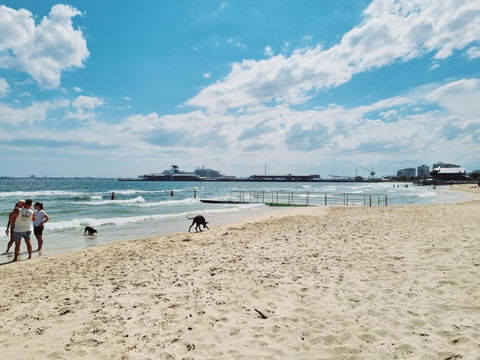 Port Melbourne Dog Beach Stays - Perths Hotel 2