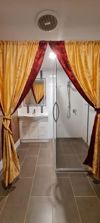Quiet 2 Bedroom Farm House - Perths Hotel 1