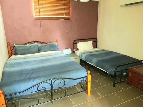 Quiet 2 Bedroom Farm House - Perths Hotel 2