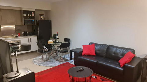 Qure Restaurant And Apartments Canberra Bruce - Perths Hotel 0