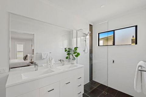 Private Mudjimba Beach Abode - Perths Hotel 2