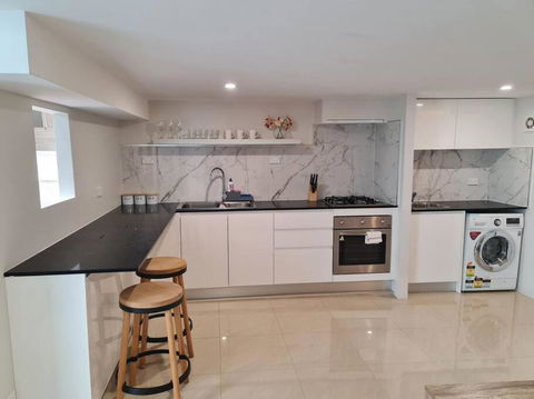 Private & Cosy Two Storey Guest House - Perths Hotel 1