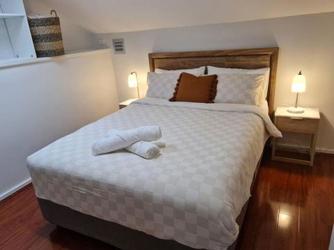 Private & Cosy Two Storey Guest House - Perths Hotel 2