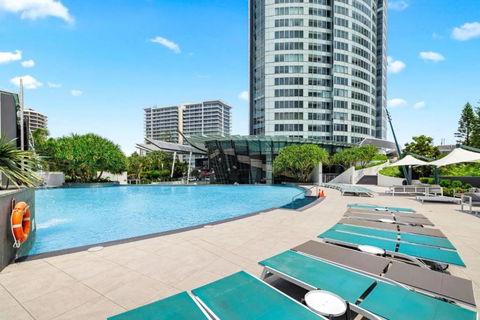 Q Tower At Surfers Paradise - From Level 3 - Private & Self Contained Apartments - Perths Hotel 0