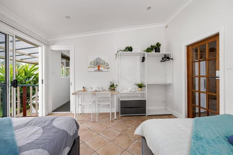 Quadruple Ensuite Room - Nearby Stations & Shops - Perths Hotel 2