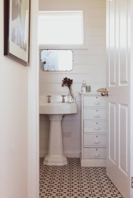 Quaint And Intimate 1-bed Seaside Cottage - Perths Hotel 2