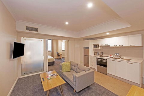 Quality Apartments Adelaide Central - Perths Hotel 0