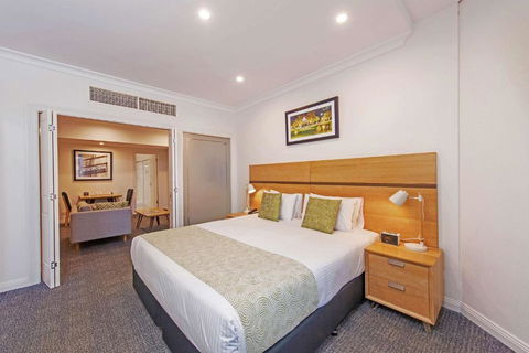 Quality Apartments Adelaide Central - Perths Hotel 1