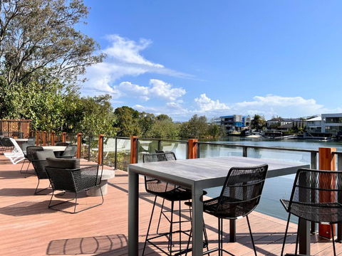 Quiet Family Paradise In Surfers - Perths Hotel 1