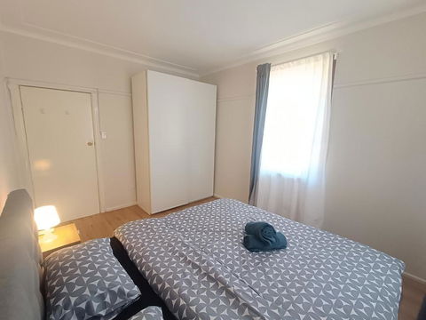 Quiet Room With Air Conditioning - E4 - Perths Hotel 0