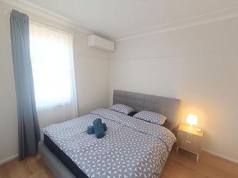 Quiet Room With Air Conditioning - E4 - Perths Hotel 2