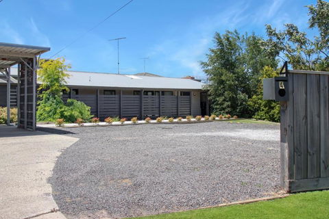 Recharge In Waurn Ponds - Perths Hotel 3