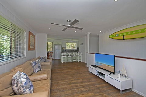Red Door Beach House - Perths Hotel 3