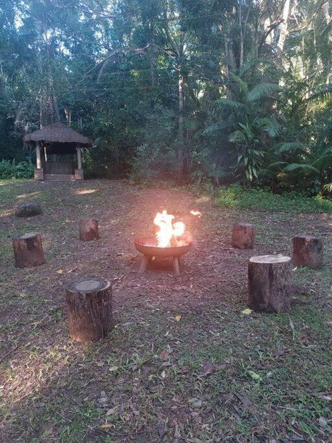Rainforest Retreat-Fireplace-BBQ-3 Acres- - Perths Hotel 2