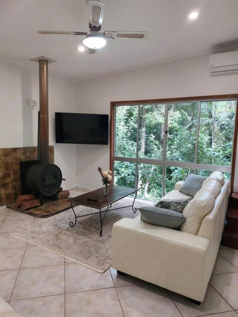 Rainforest Retreat-Fireplace-BBQ-3 Acres- - Perths Hotel 1