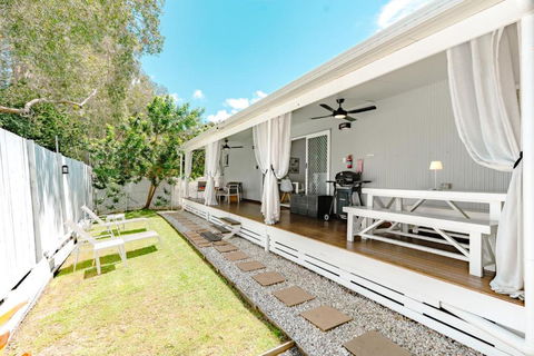 Private Outdoor Spa, Fire Pit, Cinema Room - THE COTTAGE COOLUM BEACH - Perths Hotel 3