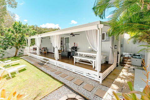 Private Outdoor Spa, Fire Pit, Cinema Room - THE COTTAGE COOLUM BEACH - Perths Hotel 1