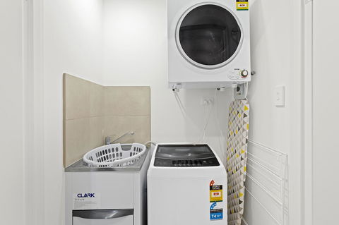 Astra Apartments Sutherland Shire - Perths Hotel 3