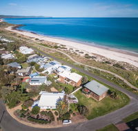 At The Beach - 54 Elizabeth Crescent - Perths Hotel