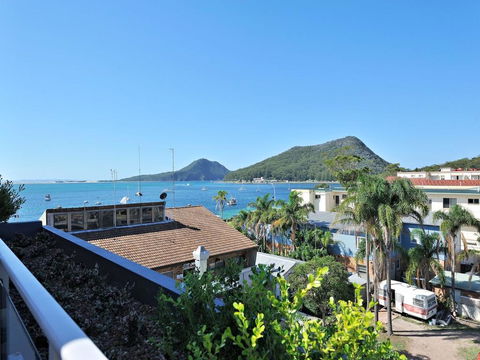 Aura Unit 12 - Shoal Bay - Perths Hotel 1