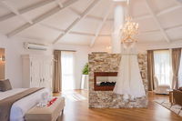 Book Mudgeeraba Accommodation Vacations Perths Hotel Perths Hotel
